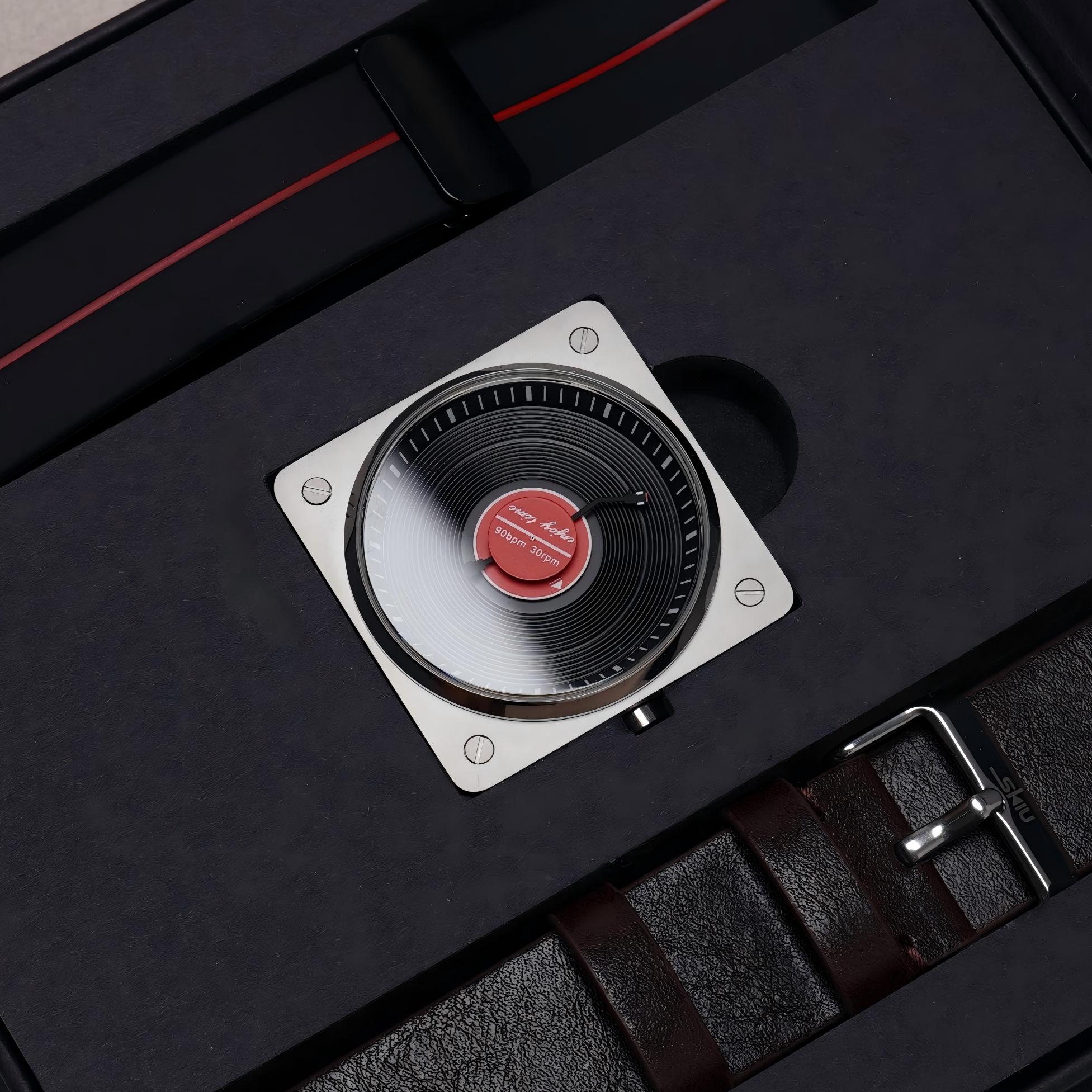 Orologio da Polso da Uomo al Q - Luxury Watch Holder For Men recensione e prezzo